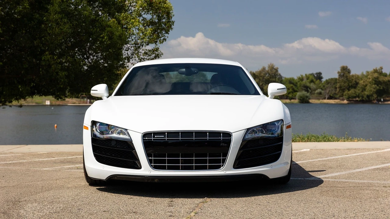 2010 Audi 42 R8 - Image 2 of 31