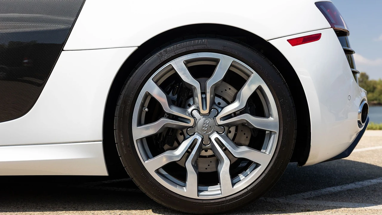 2010 Audi 42 R8 - Image 31 of 31