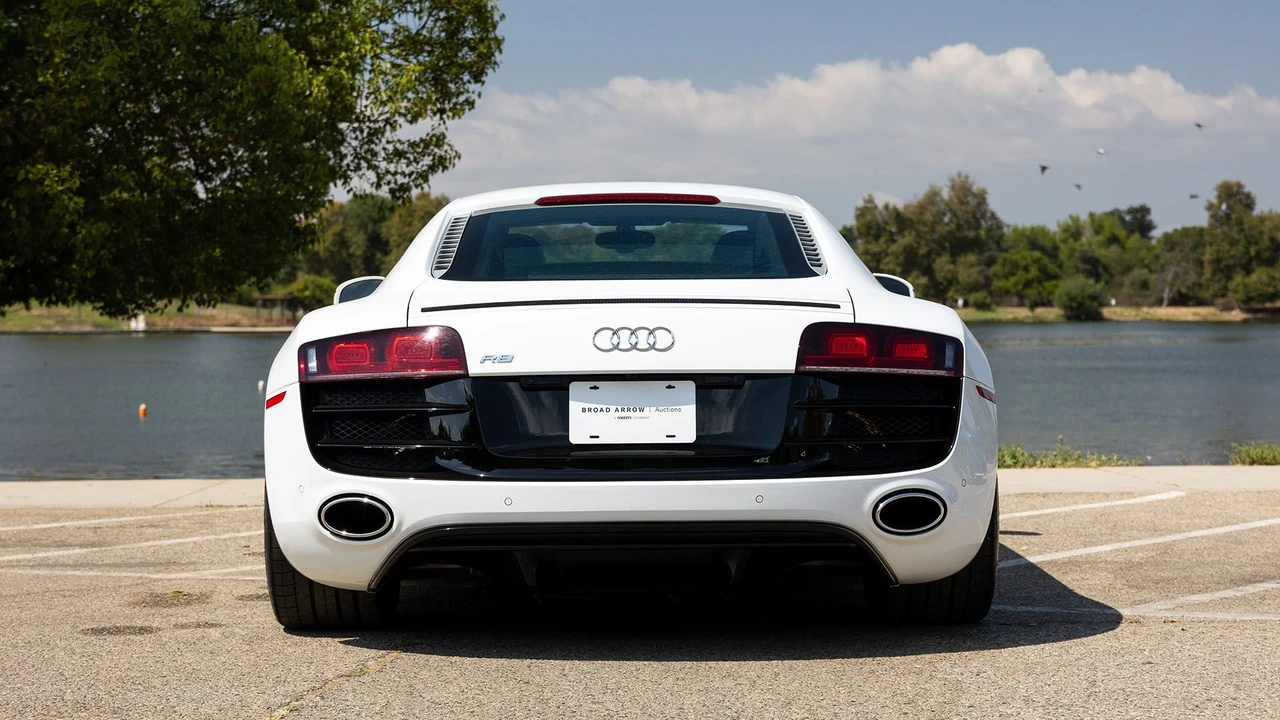 2010 Audi 42 R8 - Image 3 of 31