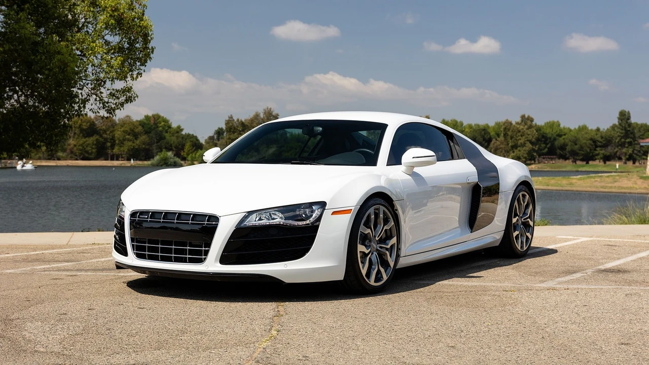 2010 Audi 42 R8 - Image 8 of 31