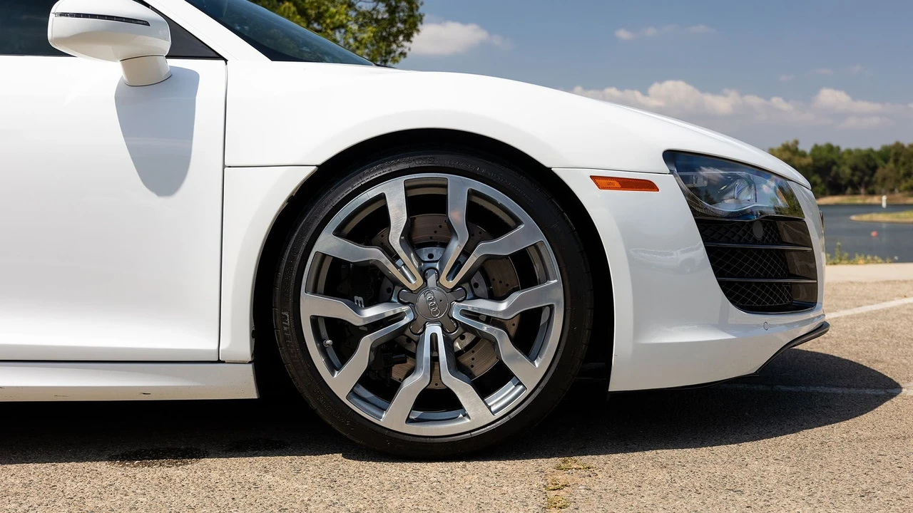 2010 Audi 42 R8 - Image 18 of 31