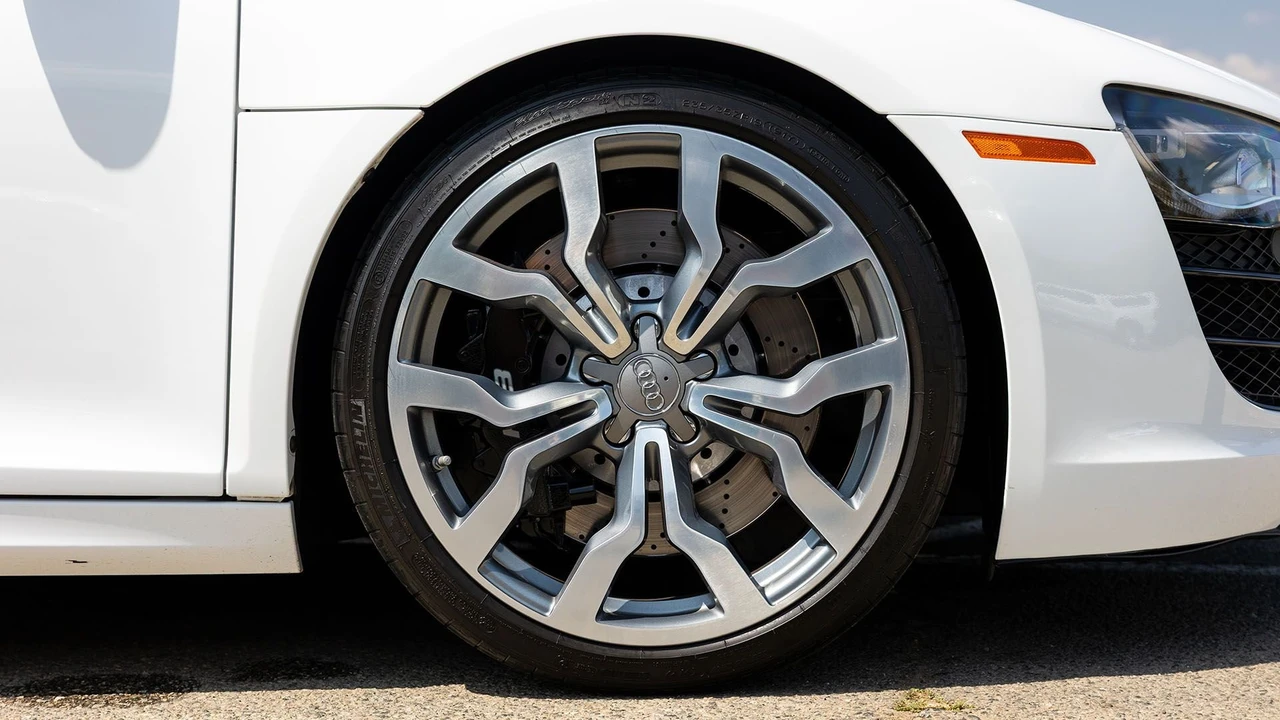 2010 Audi 42 R8 - Image 19 of 31