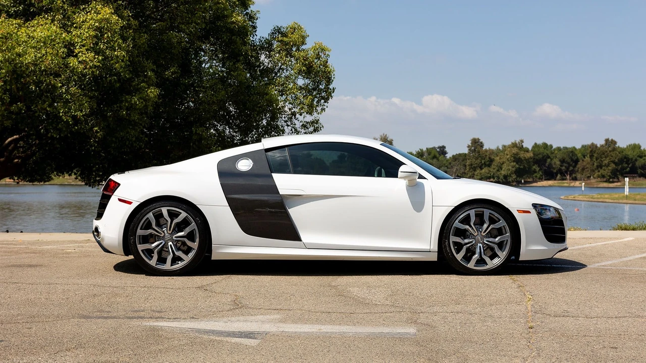 2010 Audi 42 R8 - Image 4 of 31