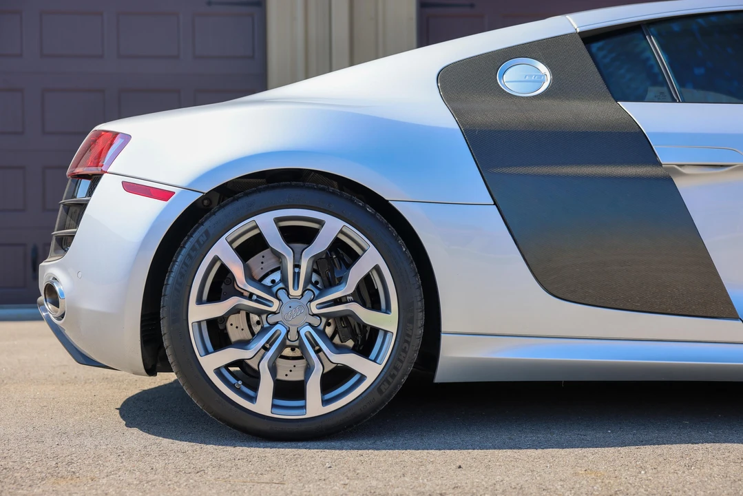 2010 Audi 42 R8 - Image 25 of 31