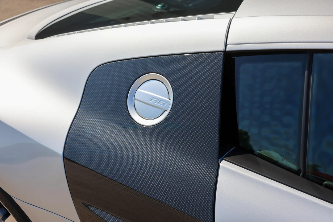 2010 Audi 42 R8 - Image 26 of 31