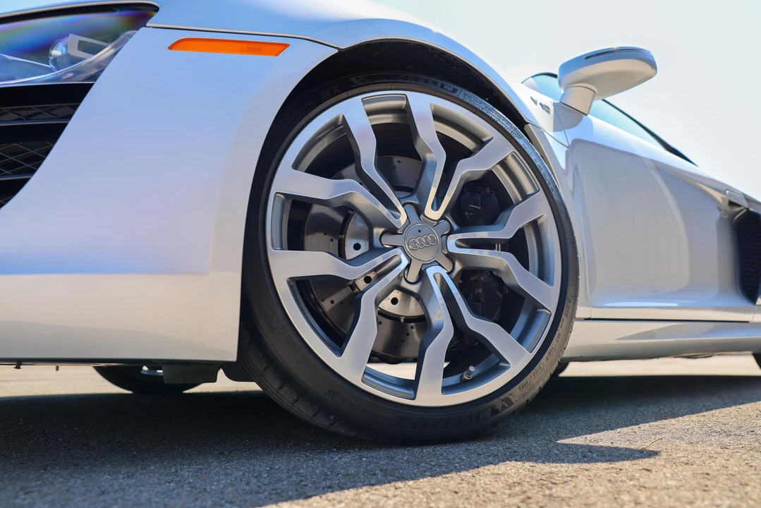 2010 Audi 42 R8 - Image 30 of 31