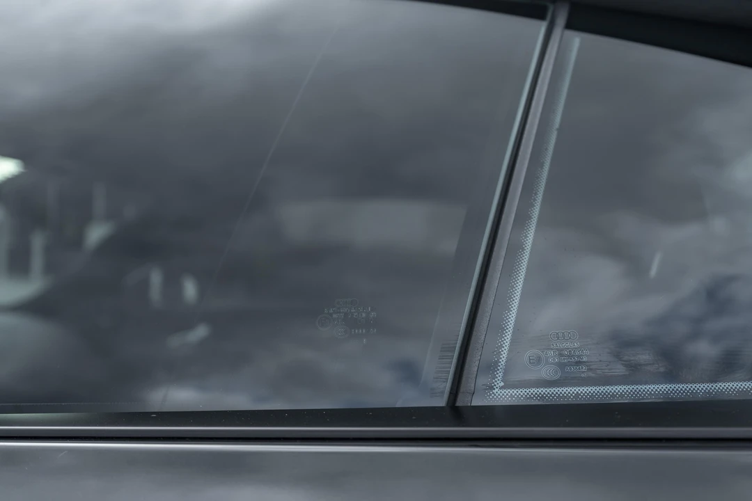 2010 Audi 42 R8 - Image 27 of 31