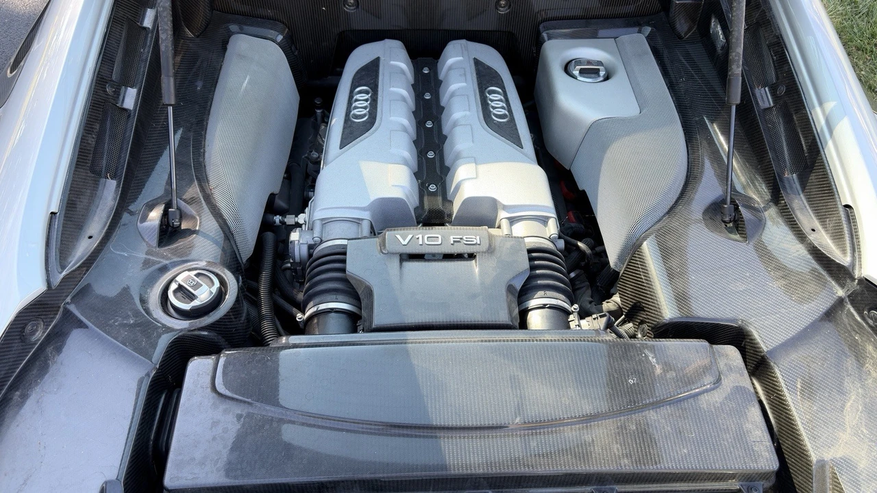 2010 Audi 42 R8 - Image 4 of 11