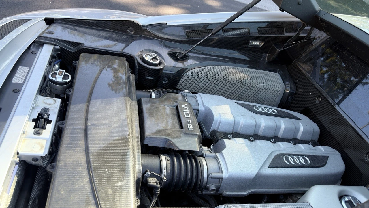 2010 Audi 42 R8 - Image 3 of 11