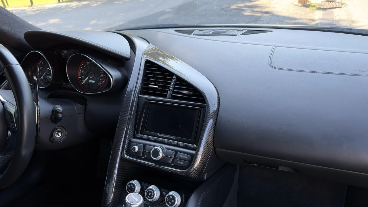 2010 Audi 42 R8 - Image 8 of 11