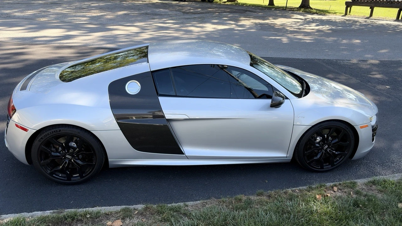 2010 Audi 42 R8 - Image 7 of 11