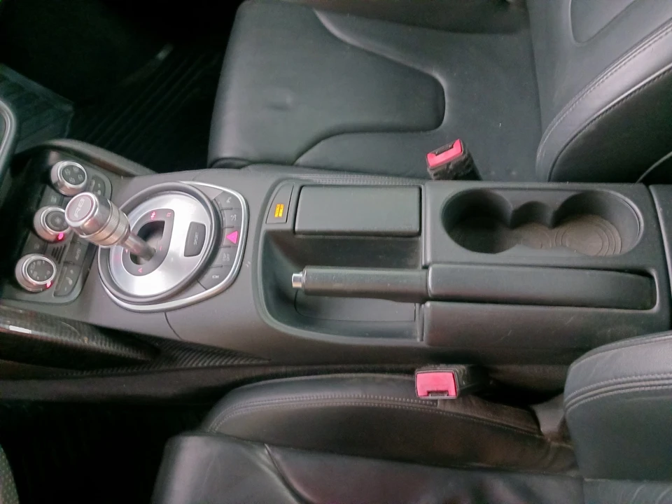 2010 Audi 42 R8 - Image 19 of 31
