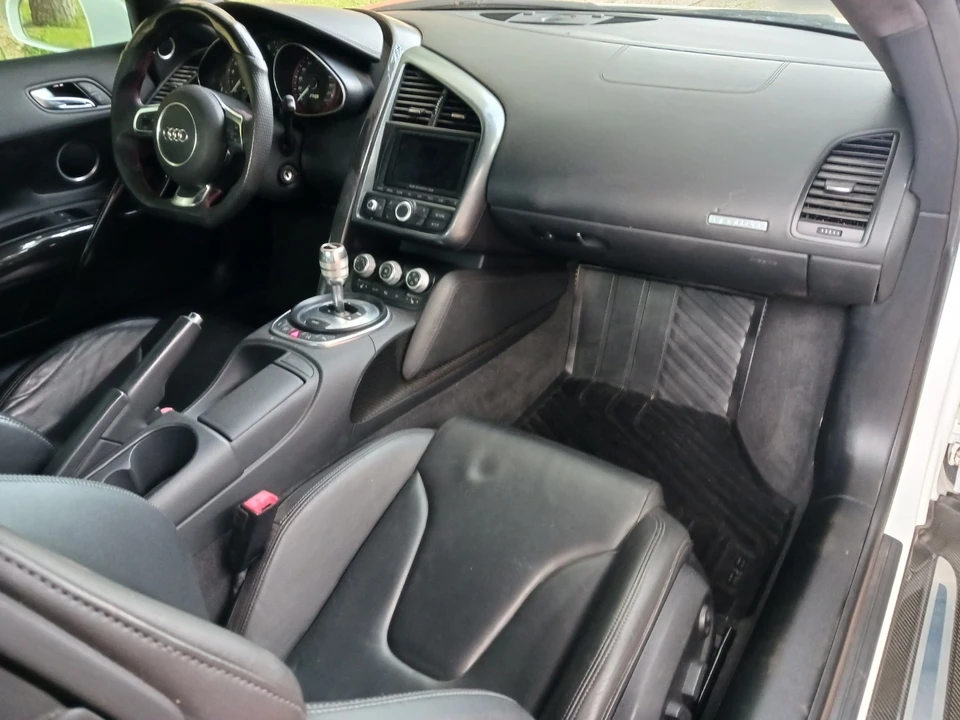 2010 Audi 42 R8 - Image 24 of 31