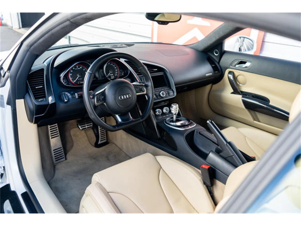 2010 Audi 42 R8 - Image 8 of 12