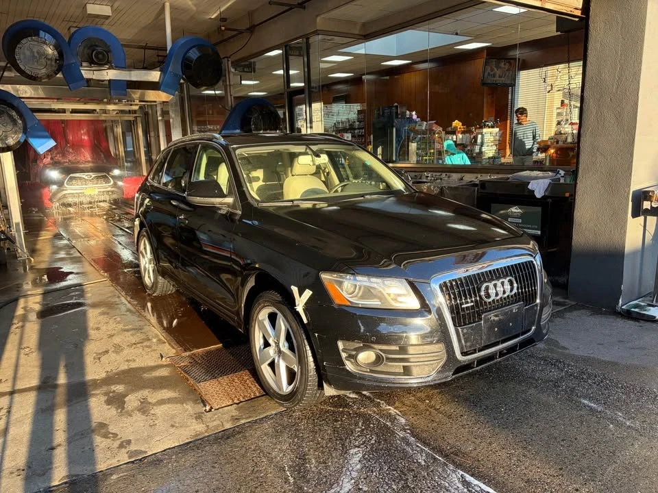 2010 Audi 8R Q5 - Image 2 of 8