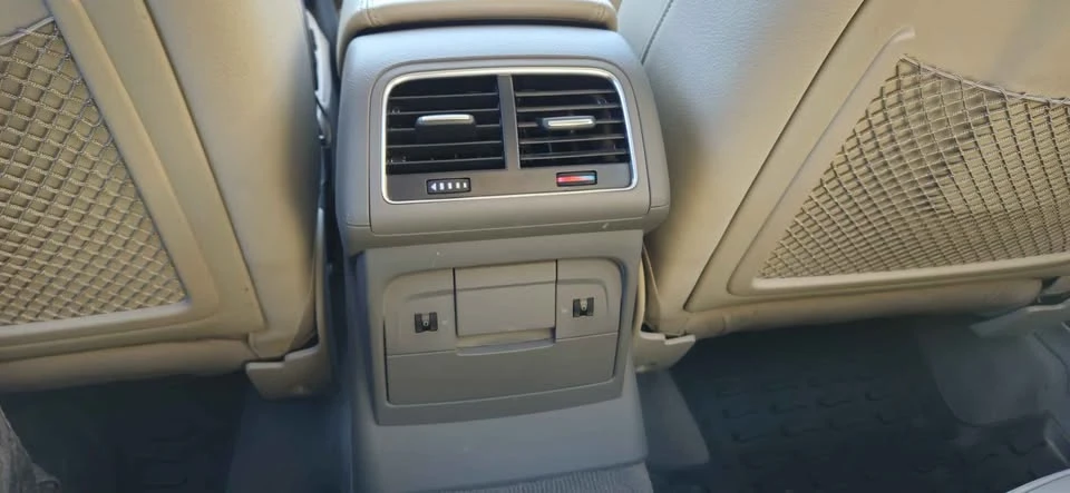 2010 Audi 8R Q5 - Image 8 of 9