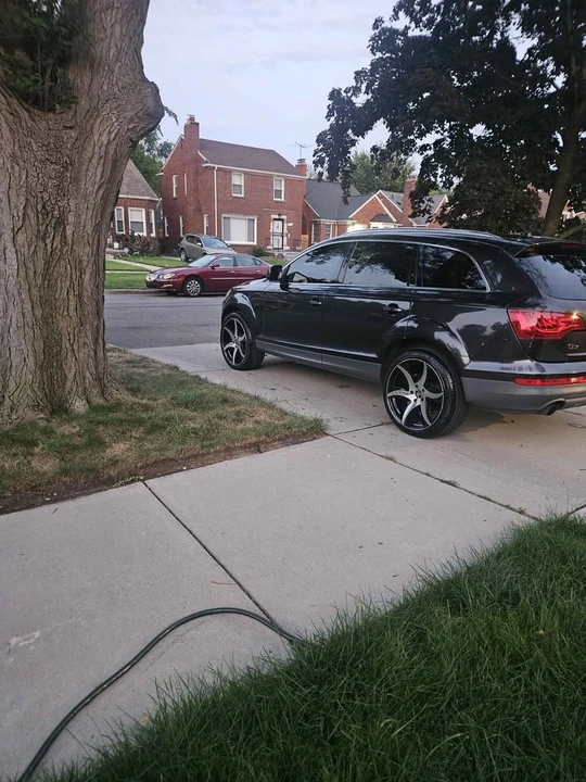 2010 Audi 4L Q7 - Image 2 of 4