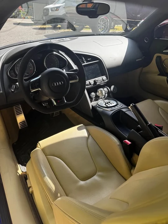 2010 Audi 42 R8 - Image 10 of 11
