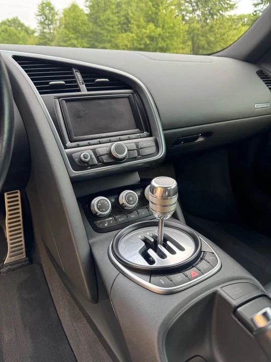 2010 Audi 42 R8 - Image 10 of 17