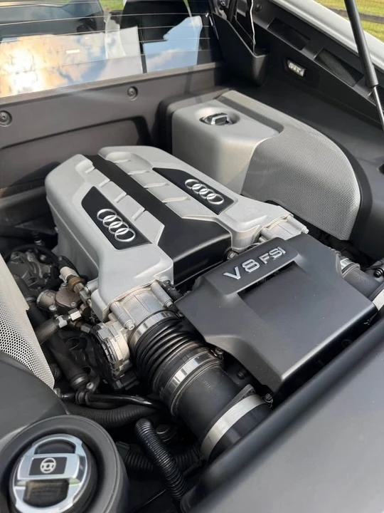2010 Audi 42 R8 - Image 16 of 17