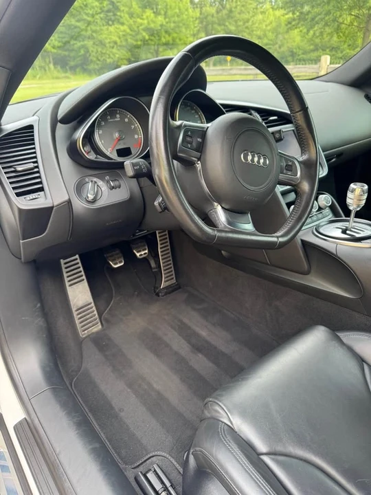 2010 Audi 42 R8 - Image 9 of 17