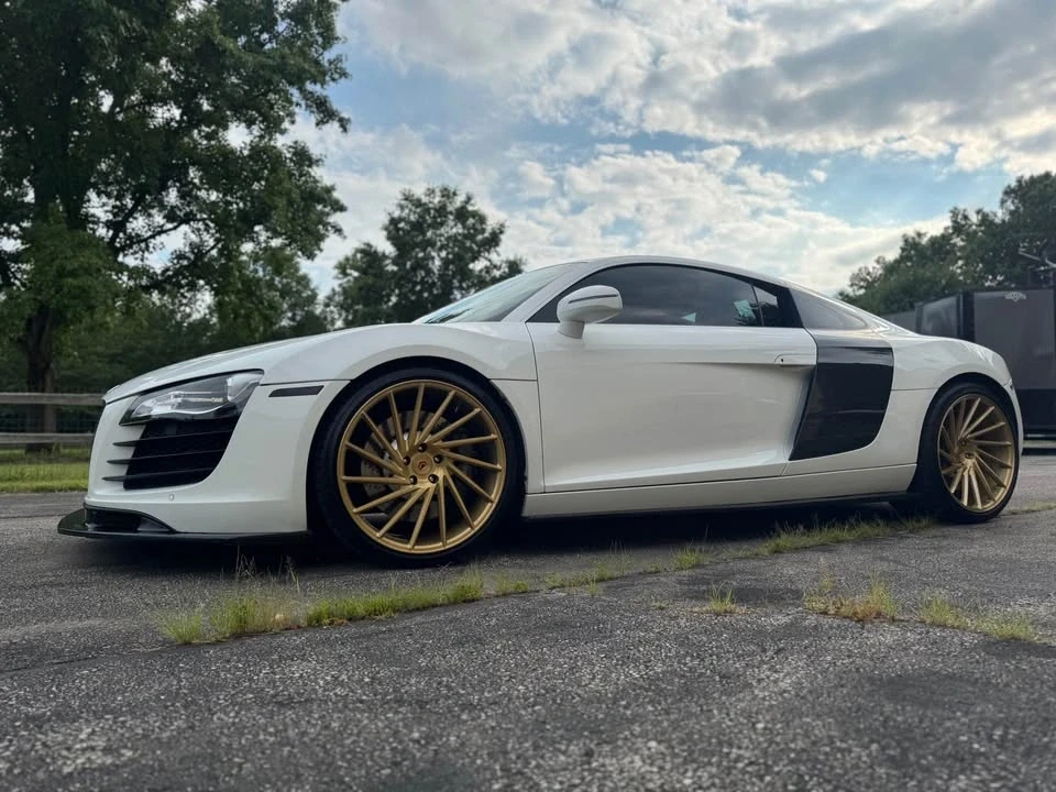 2010 Audi 42 R8 - Image 2 of 17