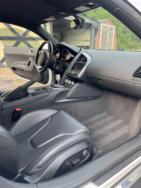 2010 Audi 42 R8 - Image 11 of 17