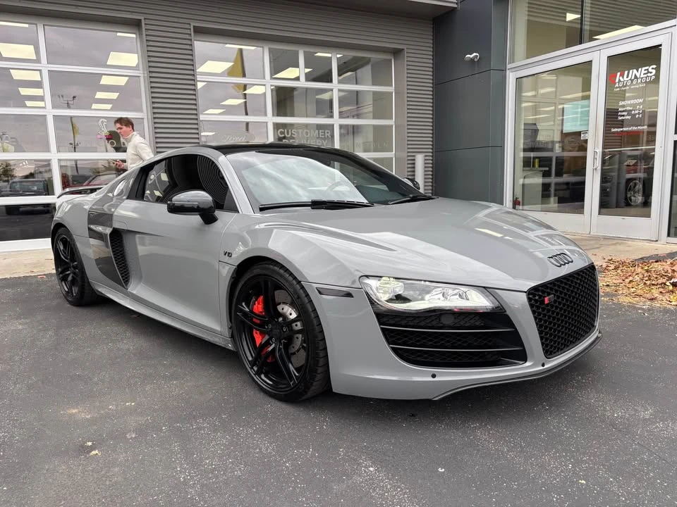 2010 Audi 42 R8 - Image 2 of 12