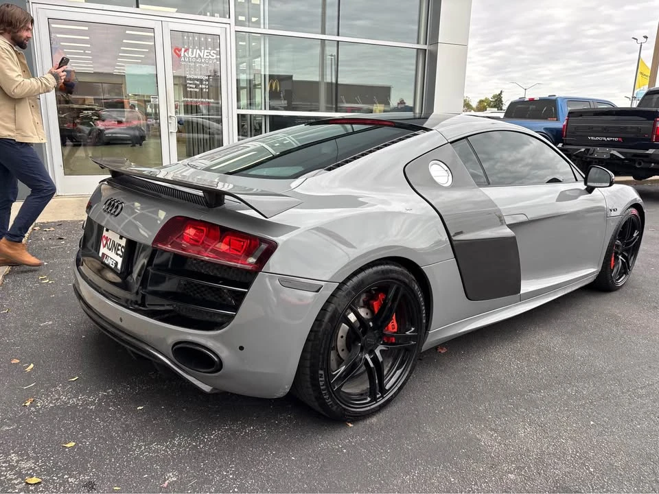 2010 Audi 42 R8 - Image 8 of 12