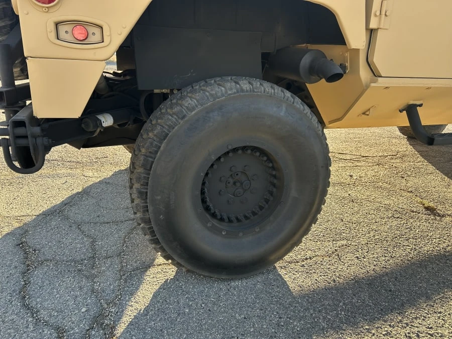 2010 AM General Hummer - Image 7 of 31