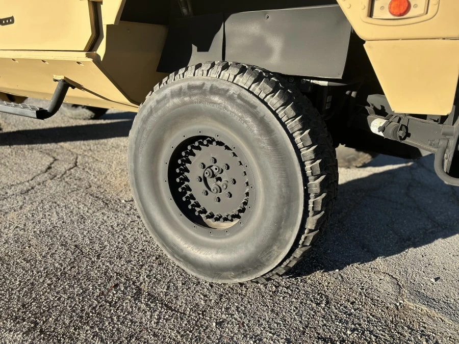 2010 AM General Hummer - Image 10 of 31