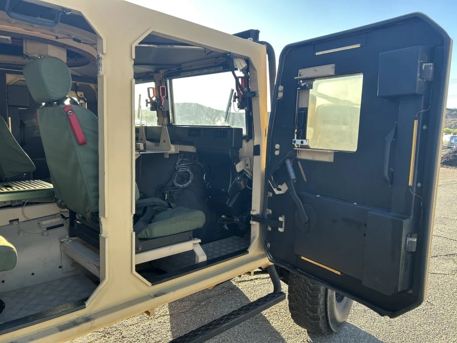 2010 AM General Hummer - Image 27 of 31