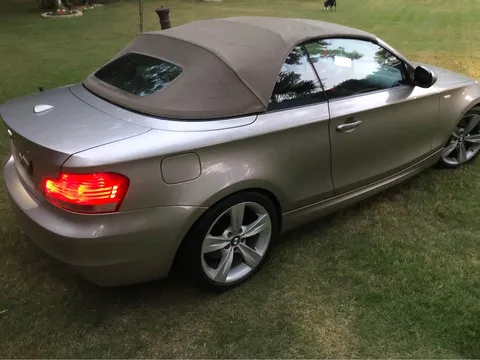 2010 BMW 1 Series 135i Convertible 2D