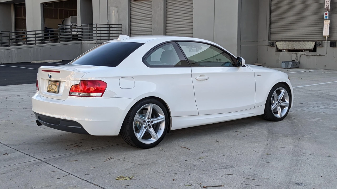 2010 BMW E82 135i & 135is - Image 17 of 23