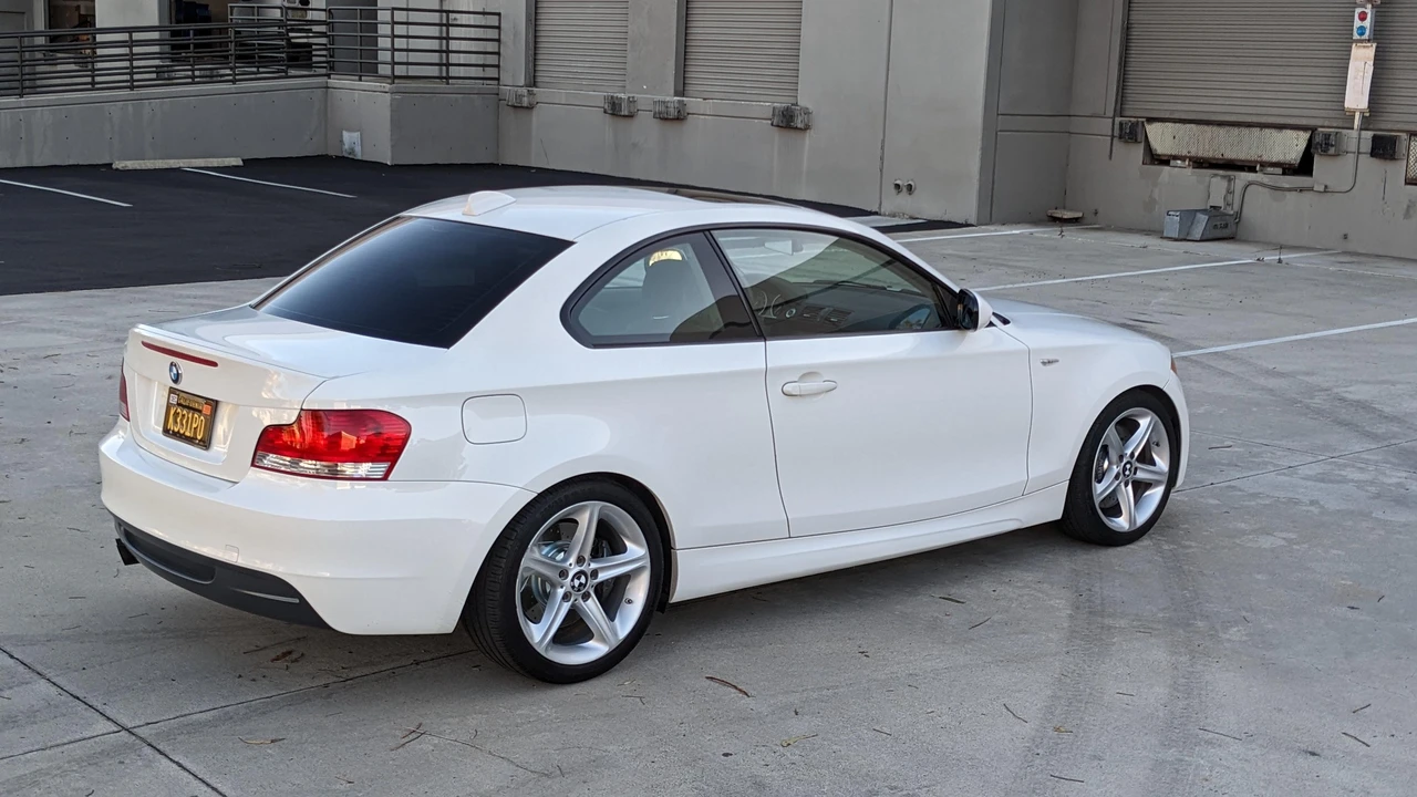 2010 BMW E82 135i & 135is - Image 16 of 23