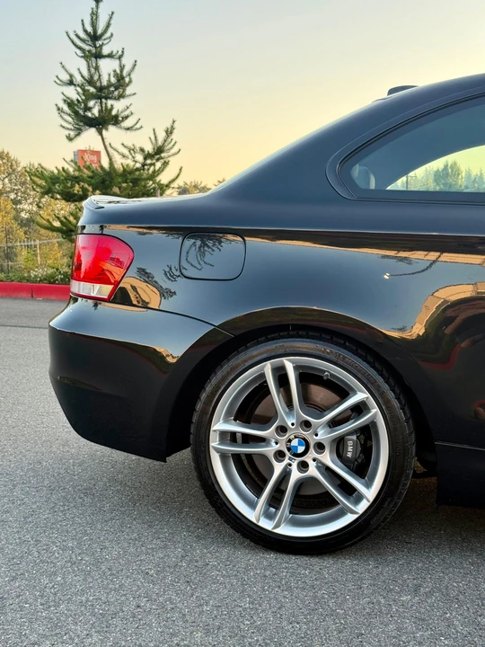2010 BMW E82 135i & 135is - Image 27 of 31