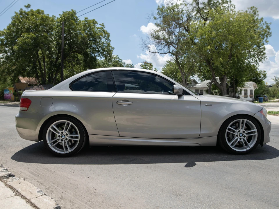 2010 BMW E82 135i & 135is - Image 17 of 30