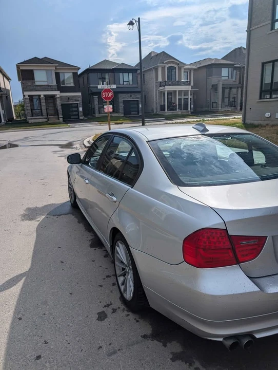 2010 BMW E90 3 Series Sedan - Image 3 of 4