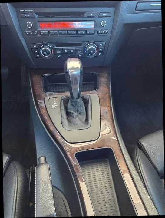 2010 BMW E90 3 Series Sedan - Image 15 of 20