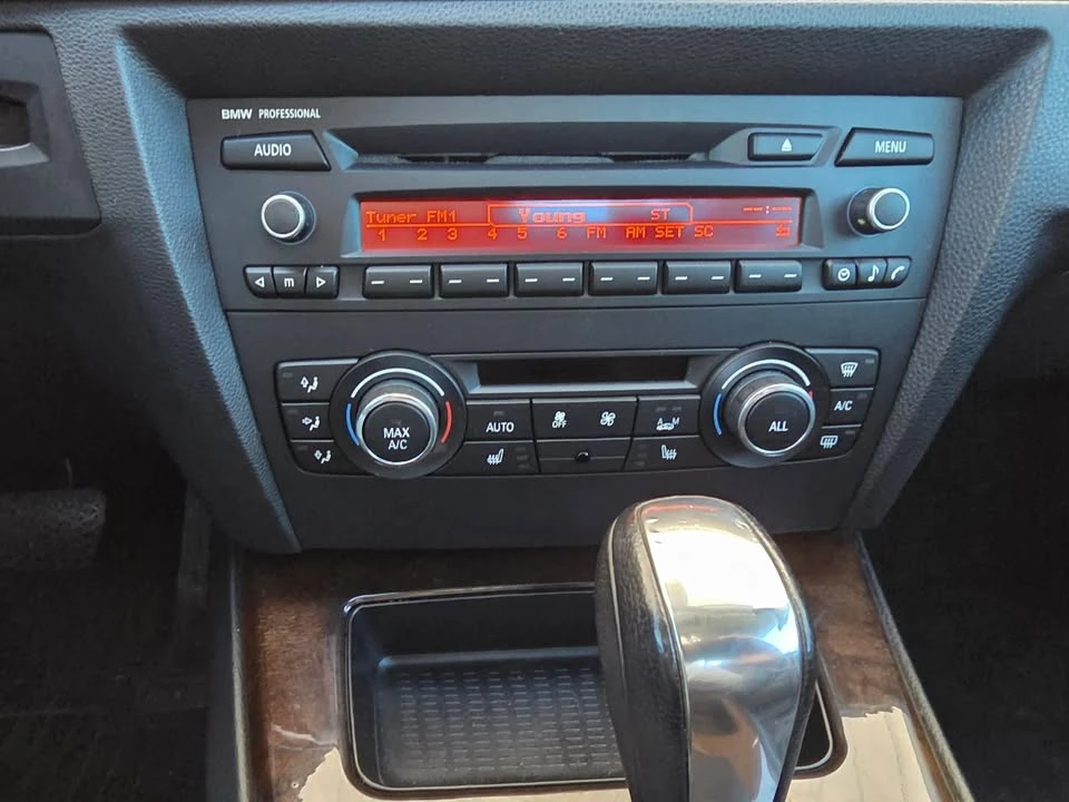 2010 BMW E90 3 Series Sedan - Image 14 of 20