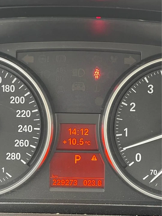 2010 BMW E90 3 Series Sedan - Image 6 of 11