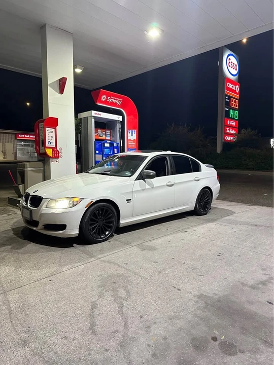 2010 BMW E90 3 Series Sedan - Image 2 of 7