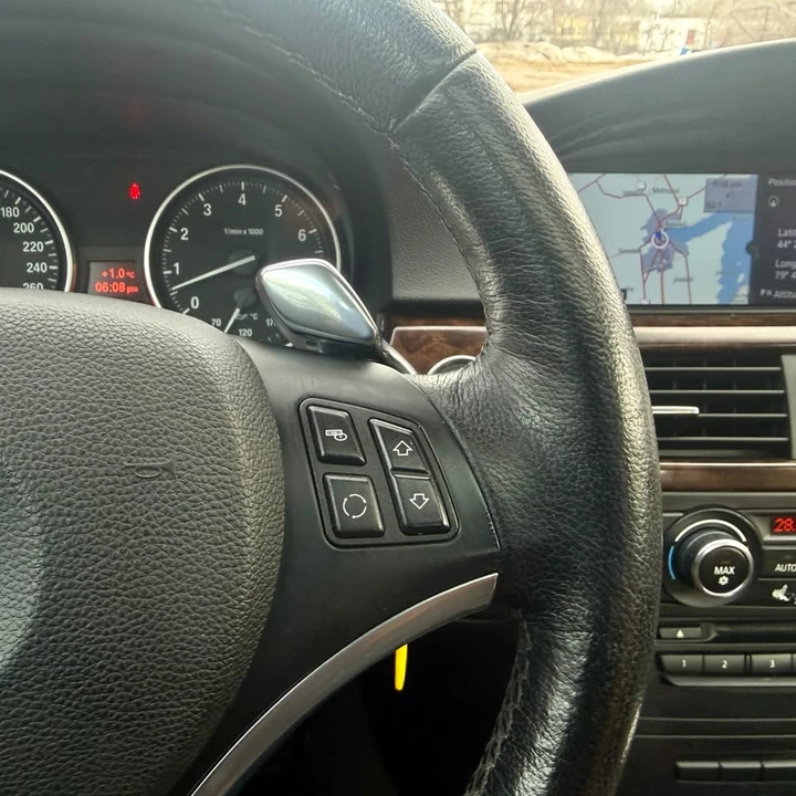 2010 BMW E90 3 Series Sedan - Image 7 of 19