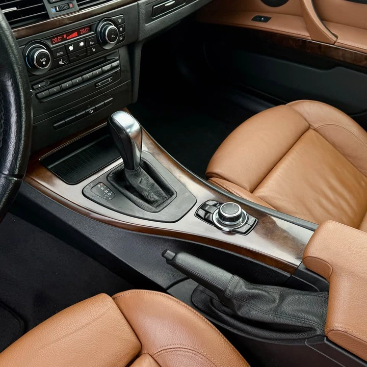2010 BMW E90 3 Series Sedan - Image 10 of 19