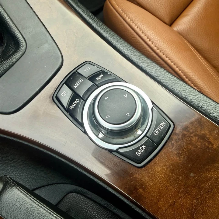 2010 BMW E90 3 Series Sedan - Image 11 of 19