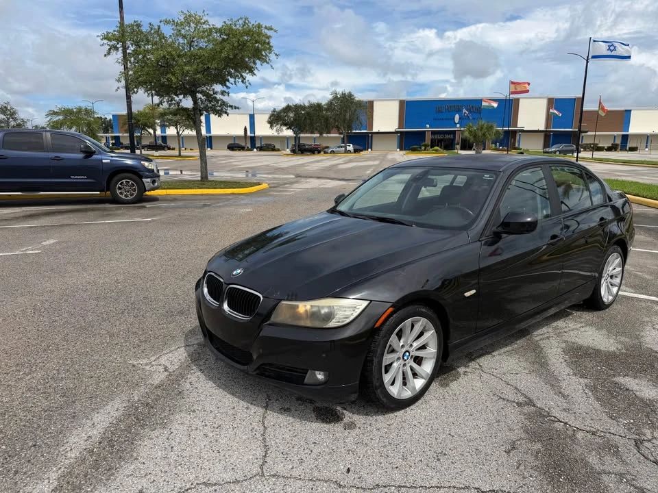 2010 BMW E90 3 Series Sedan - Image 3 of 17