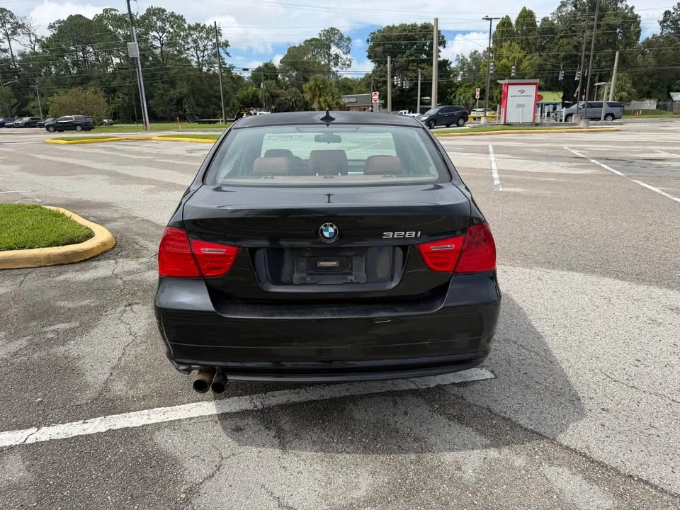 2010 BMW E90 3 Series Sedan - Image 7 of 17