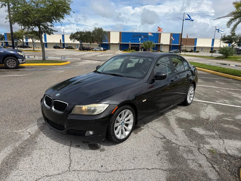 2010 BMW E90 3 Series Sedan - Image 4 of 17