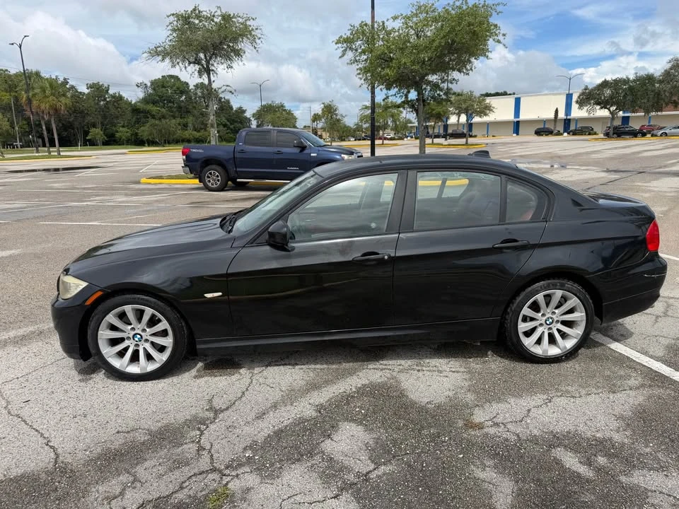 2010 BMW E90 3 Series Sedan - Image 5 of 17