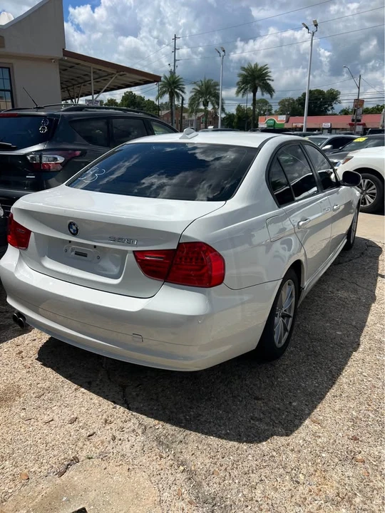 2010 BMW E90 3 Series Sedan - Image 5 of 11